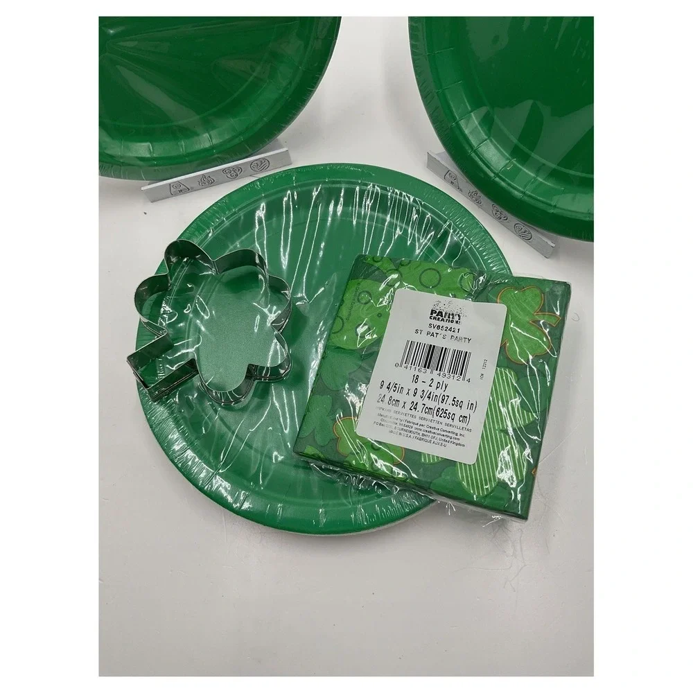 Saint Patrick's Day Party‎ Supplies Green Plates Napkins Cutter